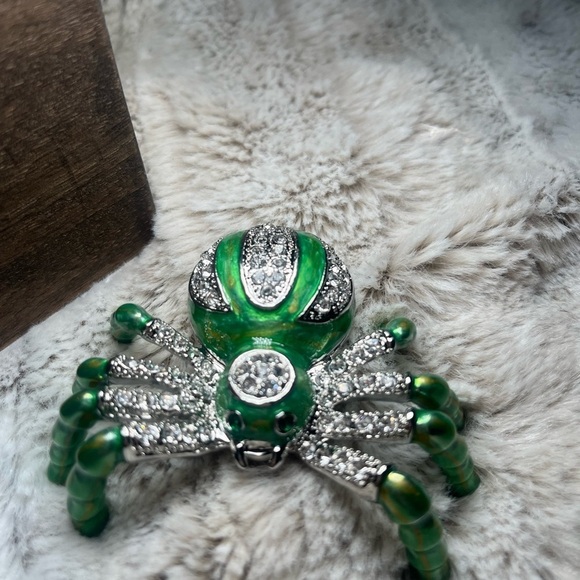 Green and Silver Spider trinket box with Rhinestone Accents - Picture 2 of 9